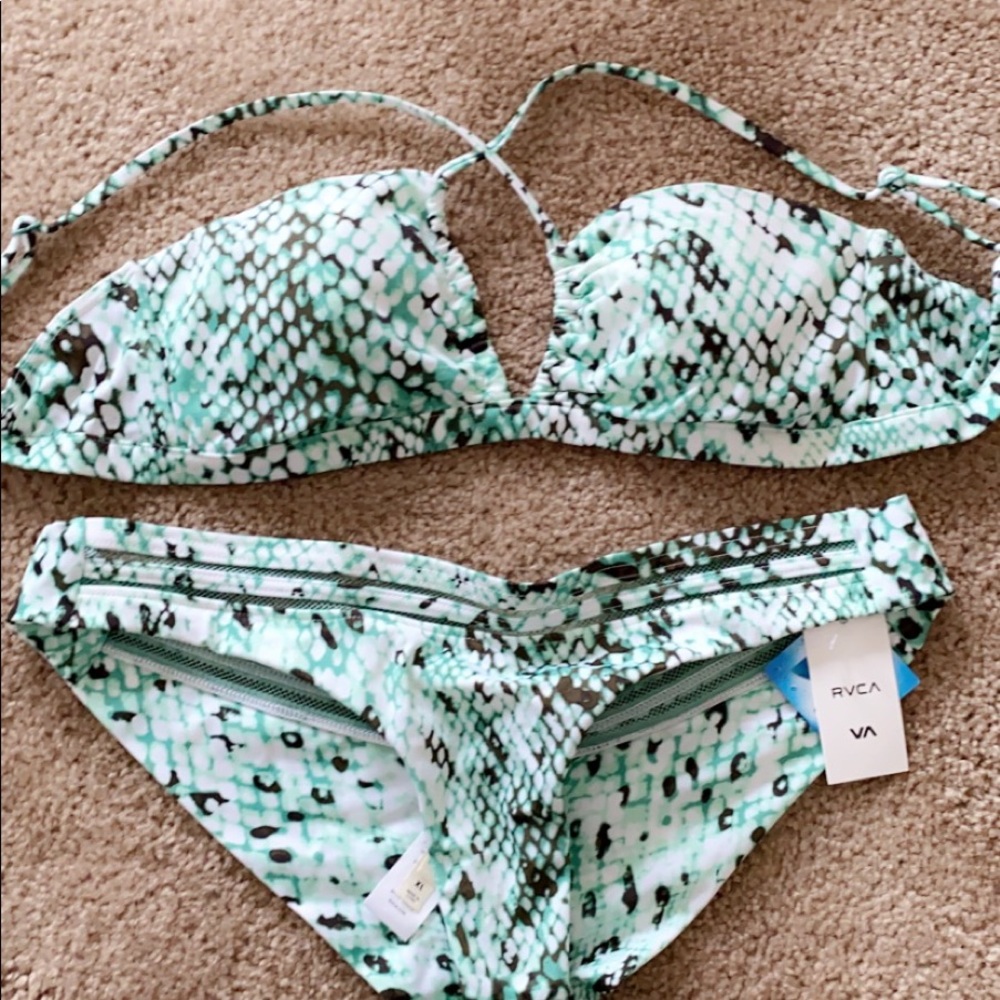 Women’s bathing suit